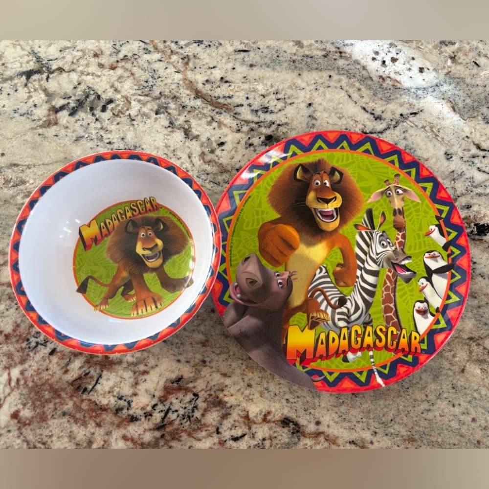 Vintage 2000’s Disney Madagascar plate & bowl